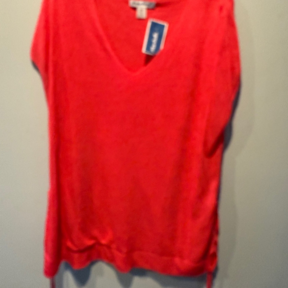 Tommy Bahama Vivid Red V-Neck Tunic; 22 in pit-to-pit and 30 inches long